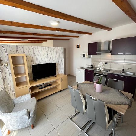 Apartman Sertic Nenad ロヴィニ エクステリア 写真