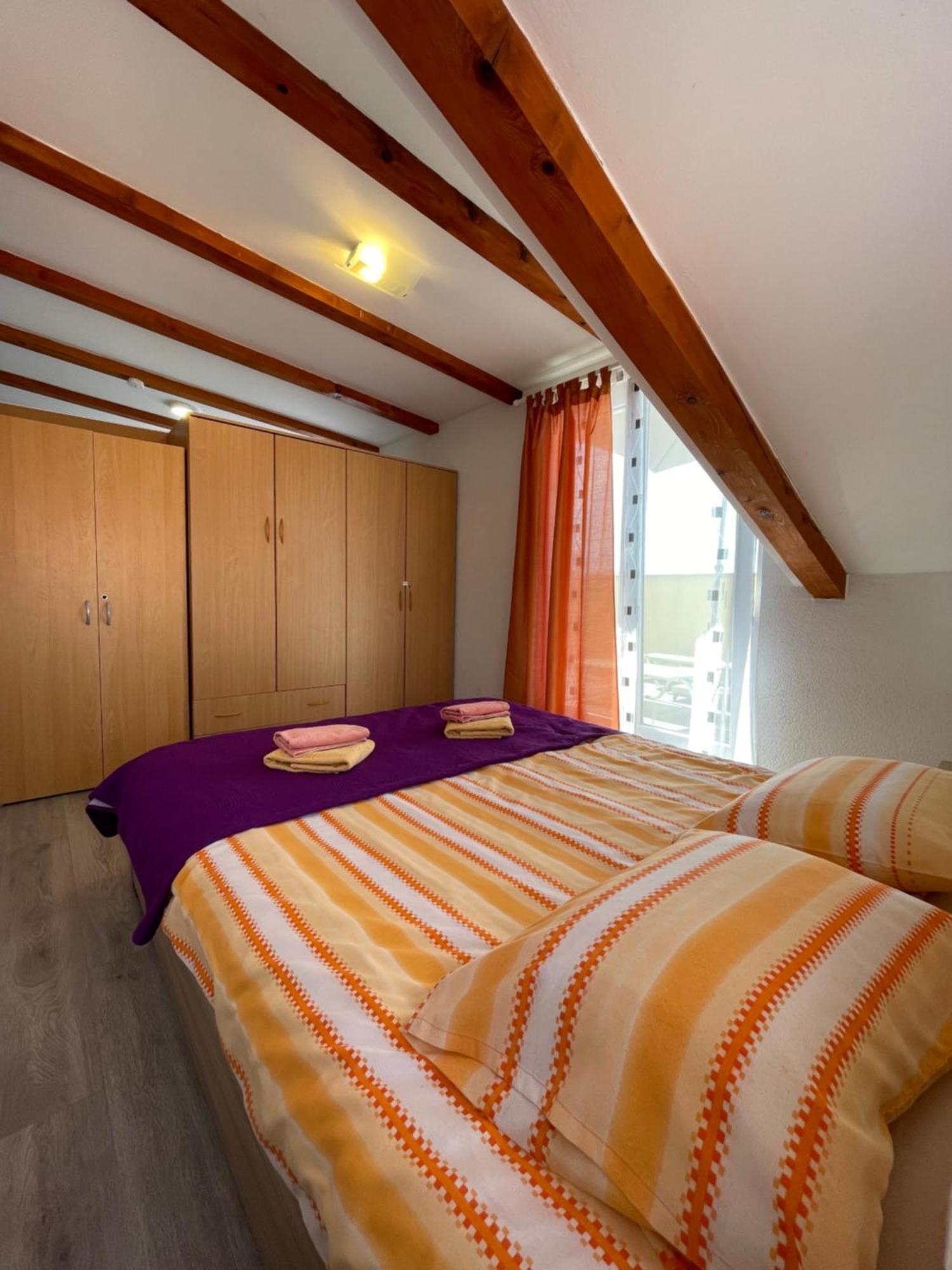Apartman Sertic Nenad ロヴィニ エクステリア 写真
