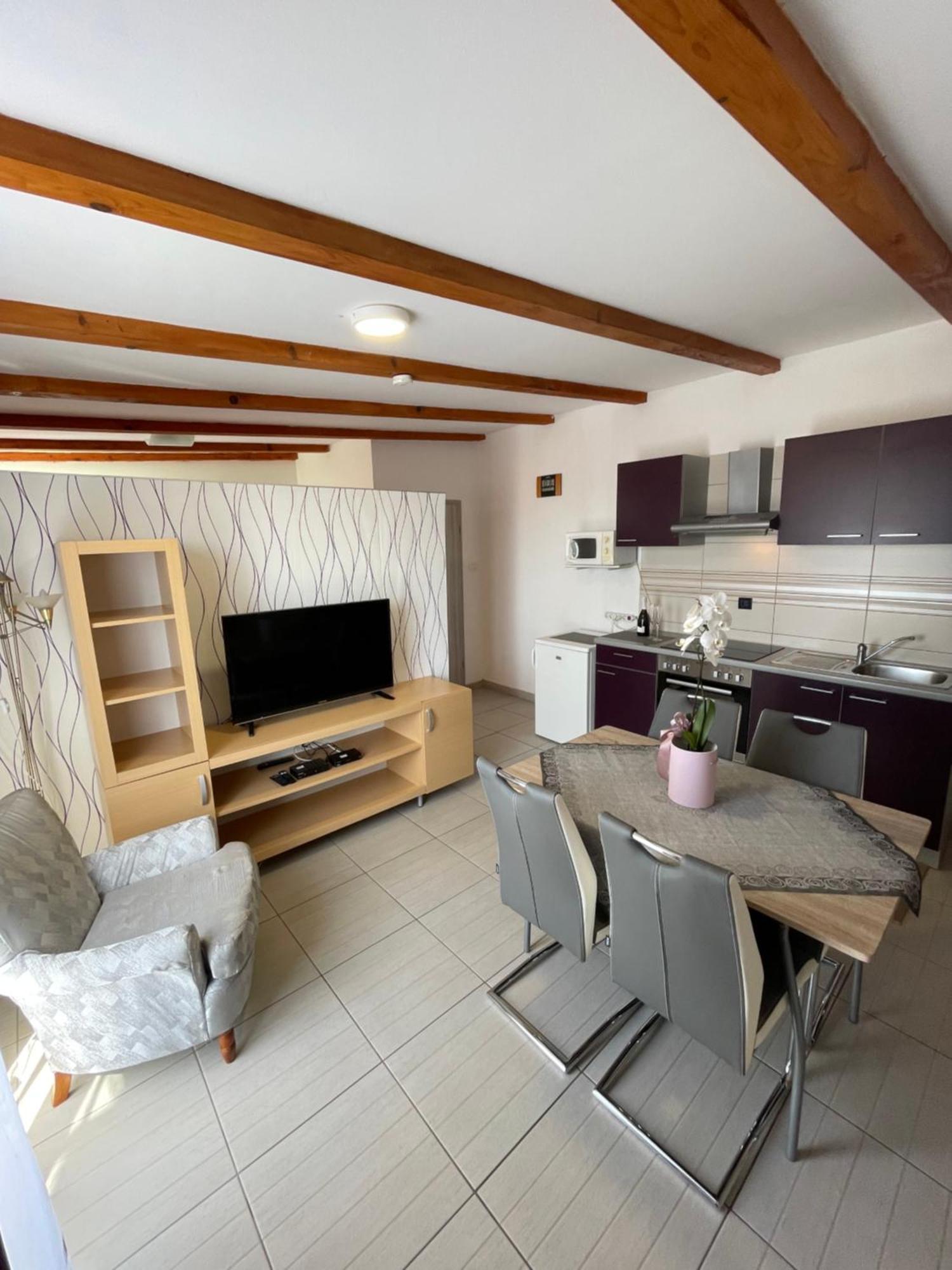 Apartman Sertic Nenad ロヴィニ エクステリア 写真